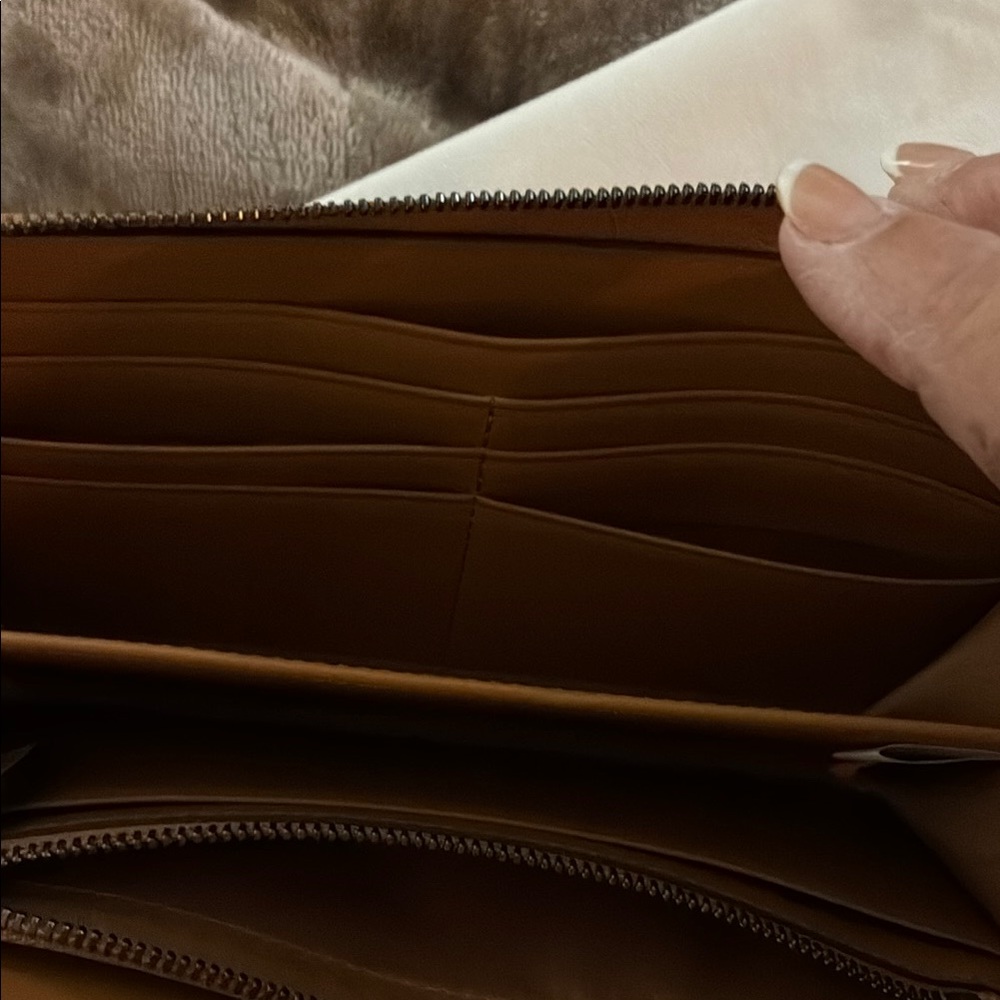 MCM Brown Logo Clutch - Picture 4 of 10